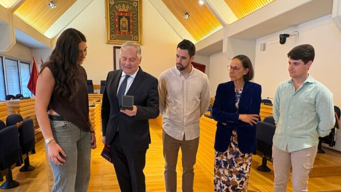 el ayuntamiento de ciudad real recibe a alba caballero tras proclamarse campeona de europa u20 con la seleccion espanola de baloncesto 4