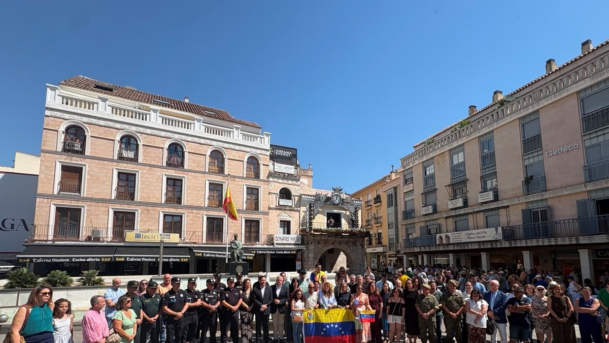 ciudad real guarda un minuto de silencio en solidaridad con las victimas de los terremotos de venezuela