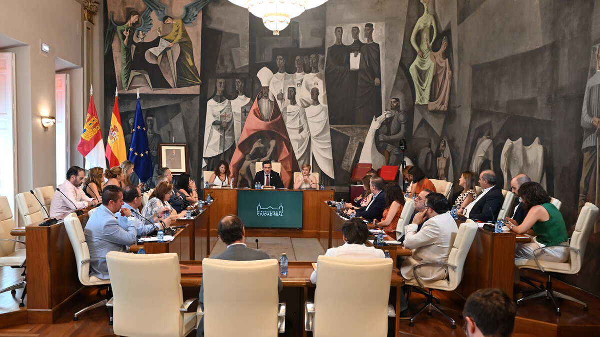 Miguel Ángel Valverde interviene en el Pleno de la Diputación de Ciudad Real durante su respuesta al Grupo Socialista.