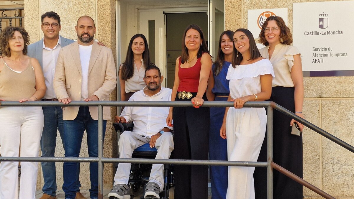 Visita al nuevo Servicio de Atención Temprana de Argamasilla de Calatrava junto a responsables municipales y del centro.