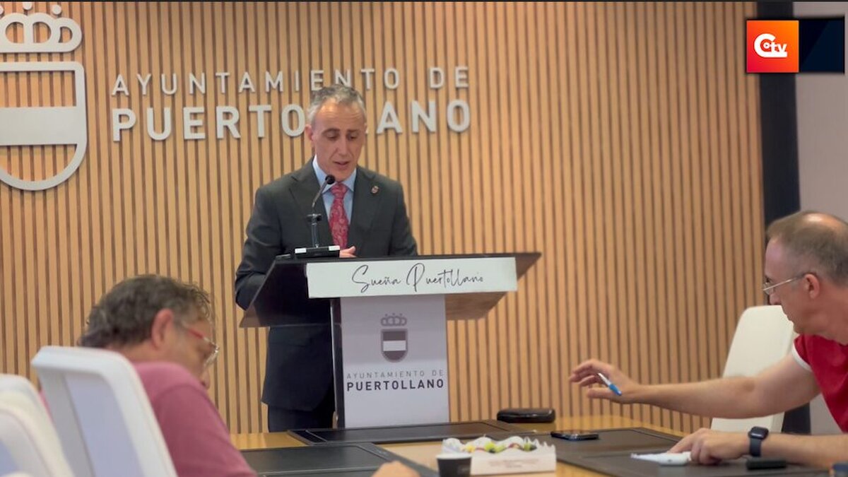 PORTADA 4 El alcalde Miguel Ángel Ruiz durante la rueda de prensa en la que explica la modificación del proyecto de las obras del Paseo del Bosque en Puertollano.