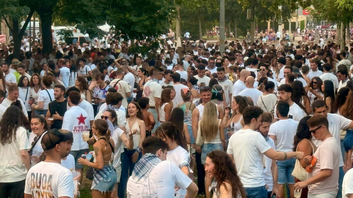 PORTADA 2 Peñas y grupos participantes durante los concursos de Limoná celebrados en el recinto ferial de Ciudad Real con motivo de la Pandorga.