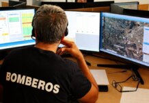 Pantalla de geoposicionamiento instalada en un parque de bomberos del SCIS