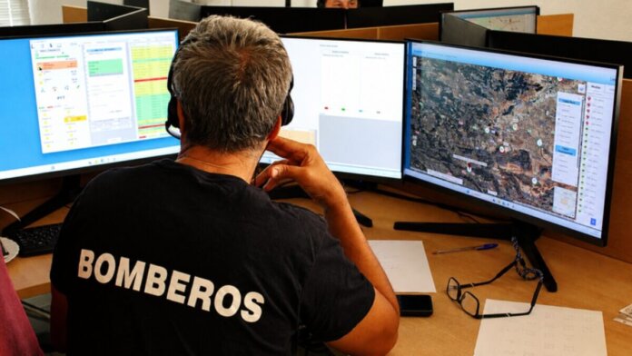 Pantalla de geoposicionamiento instalada en un parque de bomberos del SCIS