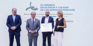 el alcalde junto al consejero en la entrega ayer del premio
