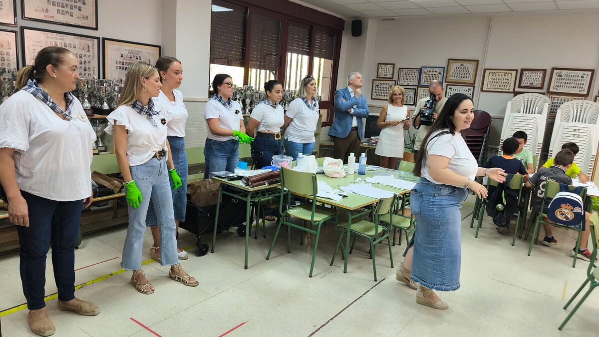 Asociación de Dulcineas y Damas Manchegas durante un taller de las Escuelas de Verano.