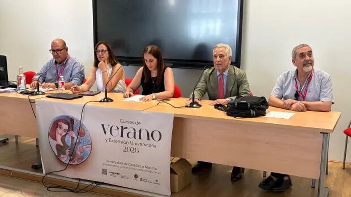 Charo Serrano durante la inauguración del curso de verano de la UCLM dedicado al sector vitivinícola en Almagro.