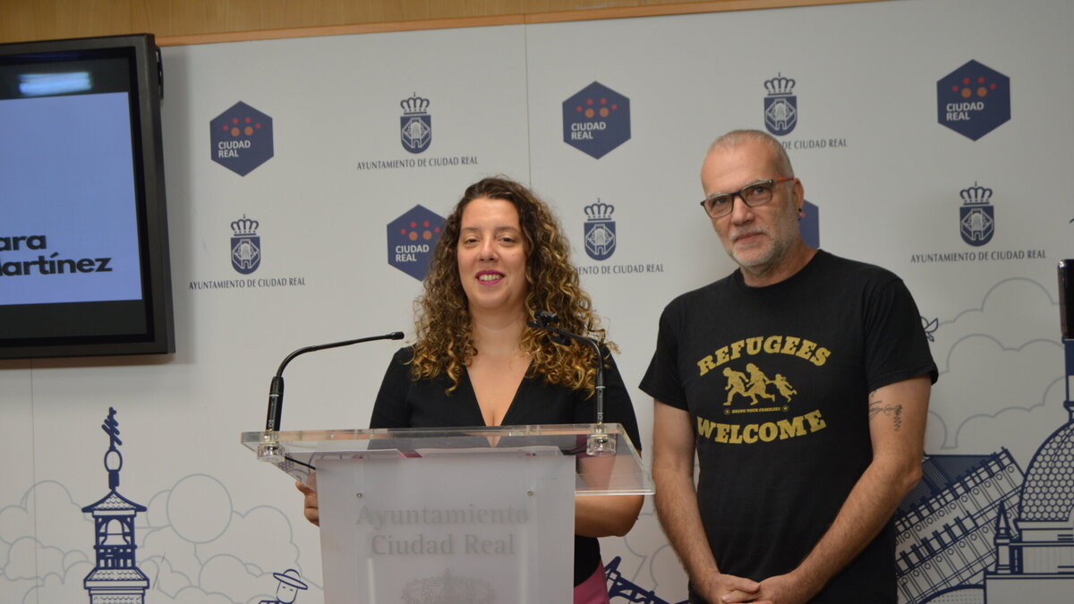Sara Martínez y Nacho Sánchez durante la comparecencia del Grupo Municipal Socialista sobre proyectos culturales y patrimoniales de Ciudad Real.