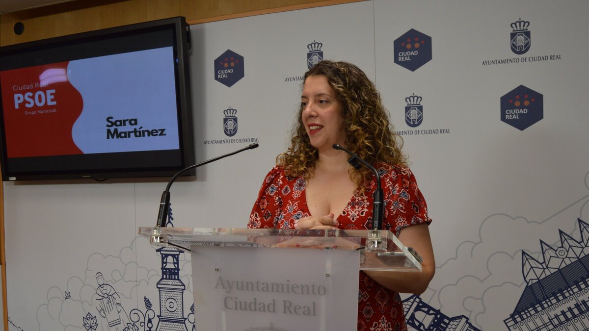 Sara Martínez durante una comparecencia para valorar la inversión estatal destinada a ampliar el parque público de vivienda en Ciudad Real.