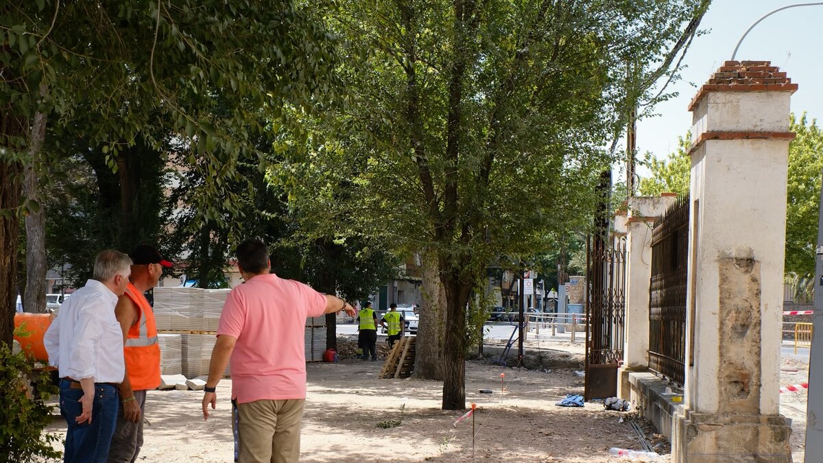 Obras de mejora y adecuación de la calle Carlos López Bustos, en el entorno de la Universidad de Castilla-La Mancha en Ciudad Real.