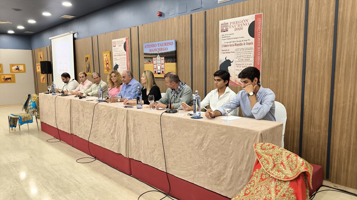 Mar Sánchez participa en la primera tertulia del Ateneo Taurino Manchego con motivo de la Feria Taurina de Ciudad Real.