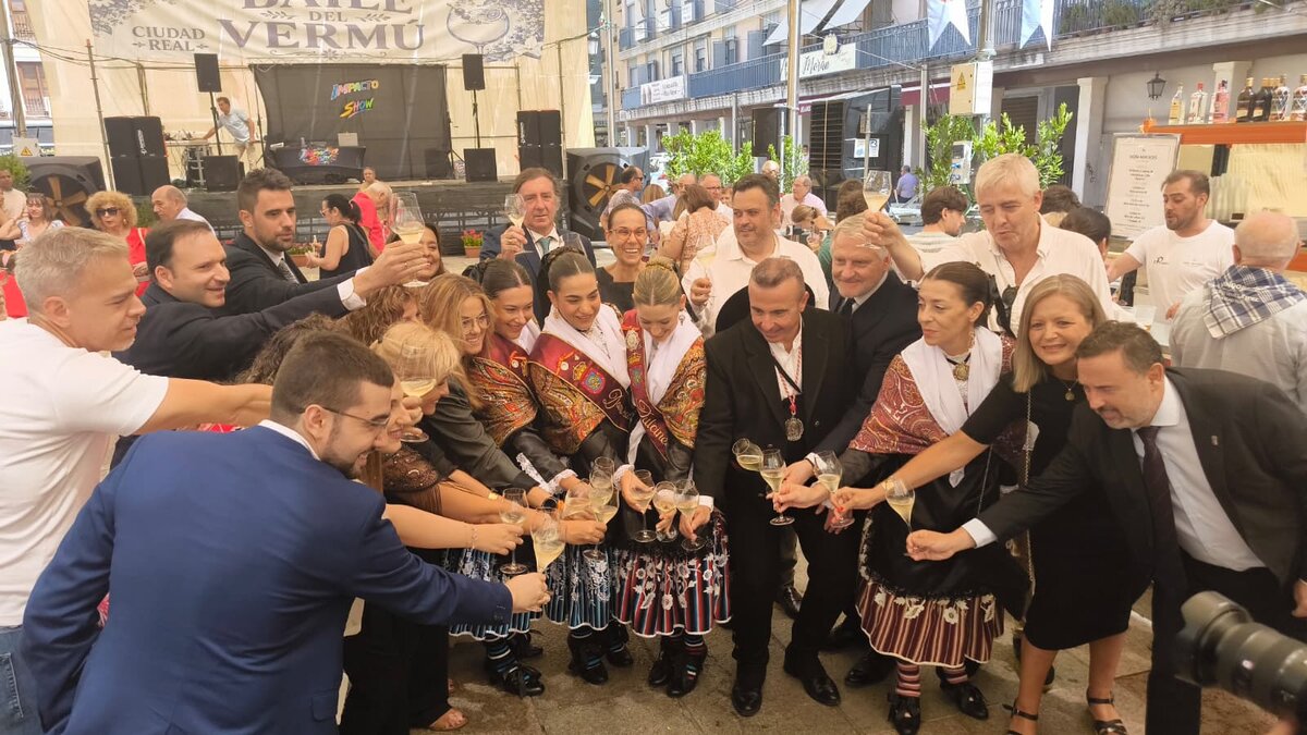 Inauguración baile del vermú 2