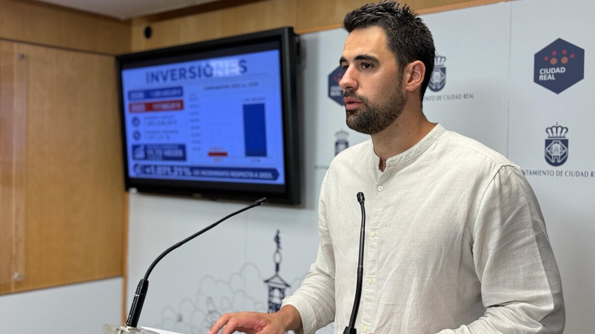 Pau Beltran presenta nuevas inversiones del Ayuntamiento de Ciudad Real para mejorar instalaciones deportivas como el Rey Juan Carlos y el Quijote Arena.