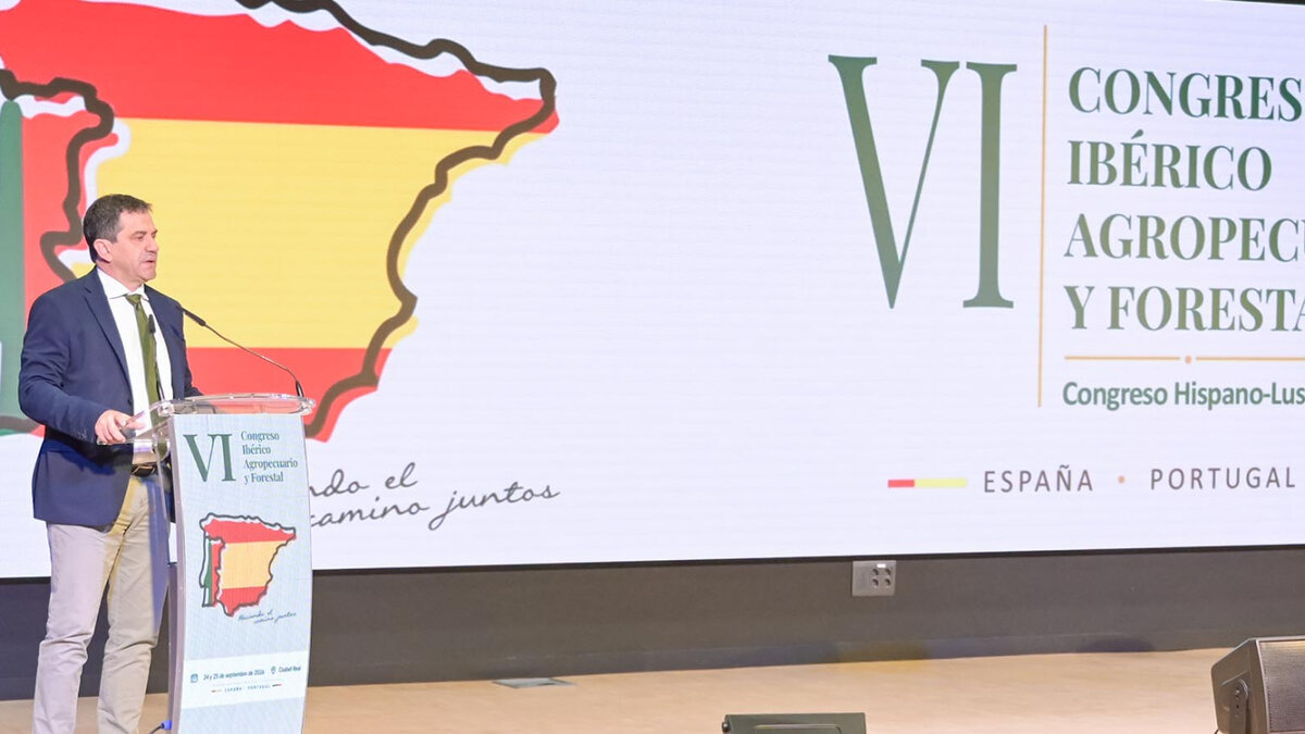 Miguel Ángel Valverde durante el VI Congreso Ibérico Agropecuario y Forestal en IFEDI.