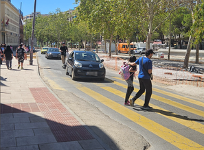 Tráfico en el entorno del Paseo de El Bosque de Puertollano durante el inicio del curso escolar