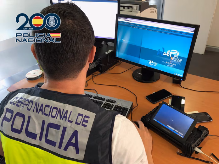Agentes de la Policía Nacional Agentes de la Policía Nacional