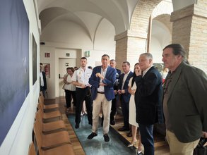 Durante la inauguración de la exposición fotográfica ‘Delta Salvaje’ en el Museo Convento de la Merced.