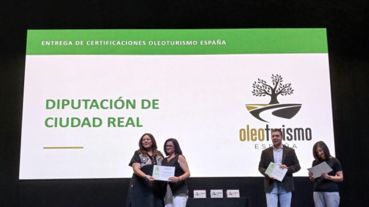 Rocío Zarco recoge en Jaén la certificación que reconoce a Ciudad Real como destino dentro del proyecto Oleoturismo España