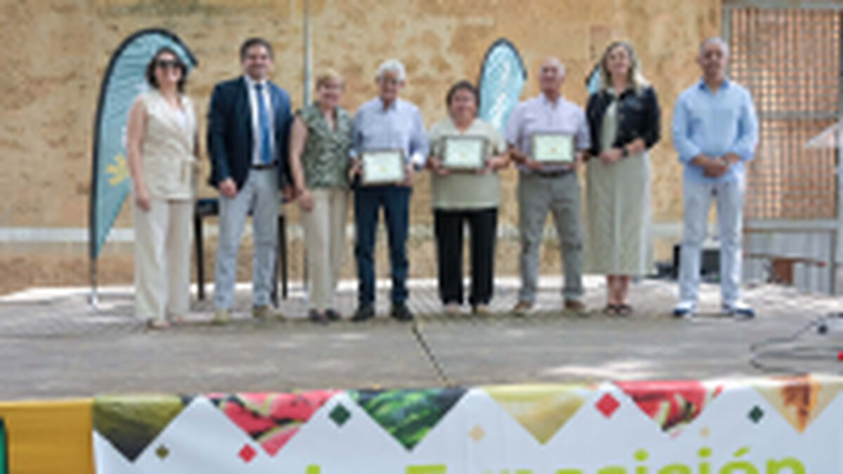 Reconocimiento a José María Mateos Serrano, Juliana Abad Hernán e Isidro Almarcha Choque durante la Feria-Exposición Agroalimentaria de Argamasilla de Alba.