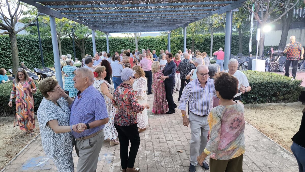 Fiesta del Otoño - Baile, celebrada en el Centro Social Larache