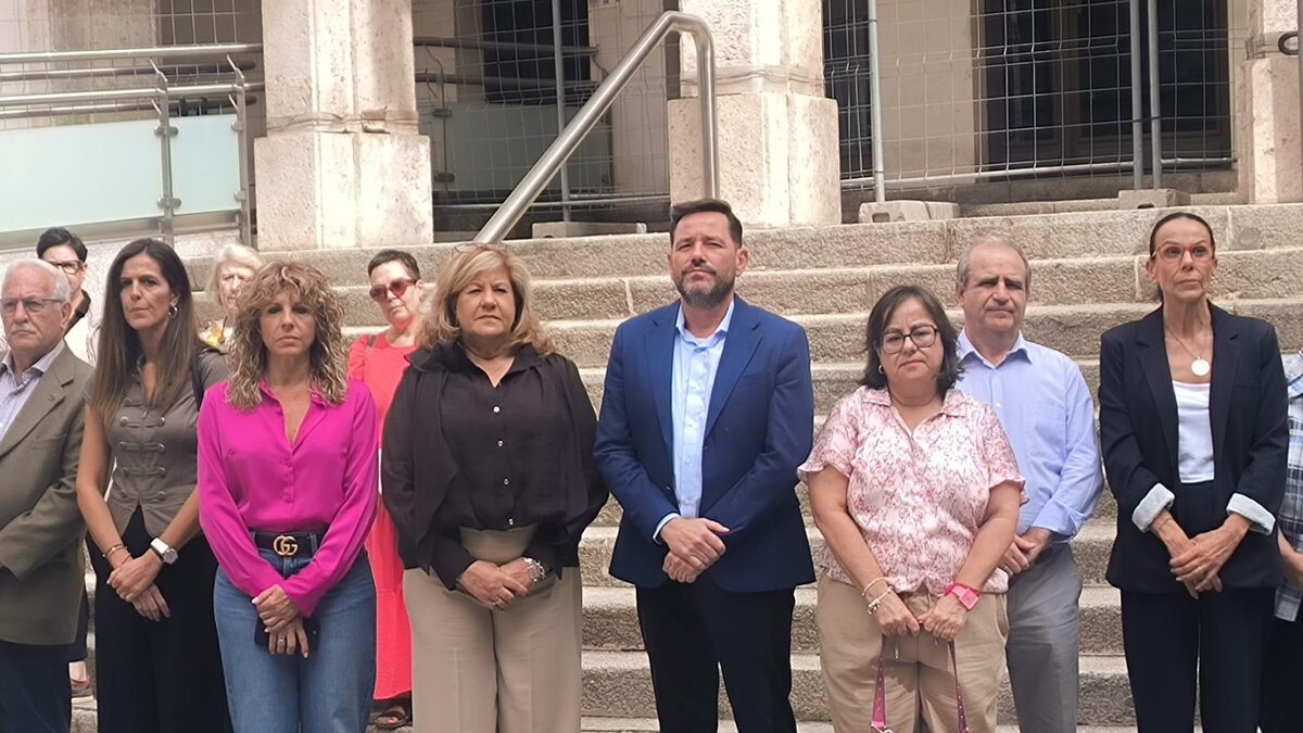 concentración de repulsa por los asesinatos machistas