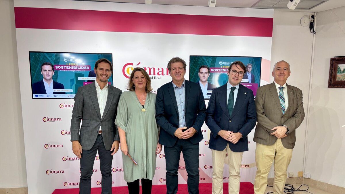 Ponentes y representantes empresariales e institucionales durante el primer Foro de Sostenibilidad de la Cámara de Comercio de Ciudad Real.