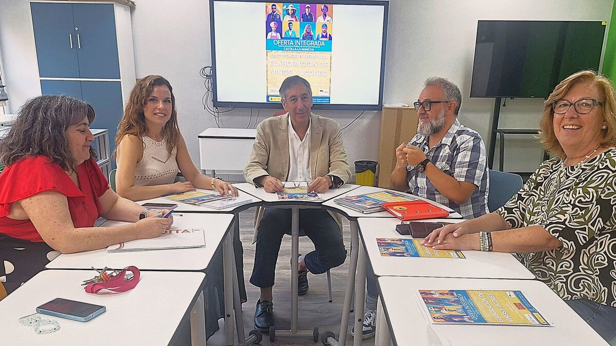 Presentación del nuevo certificado de profesionalidad que se desarrollará en el IES Francisco García Pavón de Tomelloso.