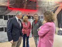 Francisco Cañizares visita el colegio Santo Tomás de Villanueva para conocer el funcionamiento del programa de colaboradores escolares.