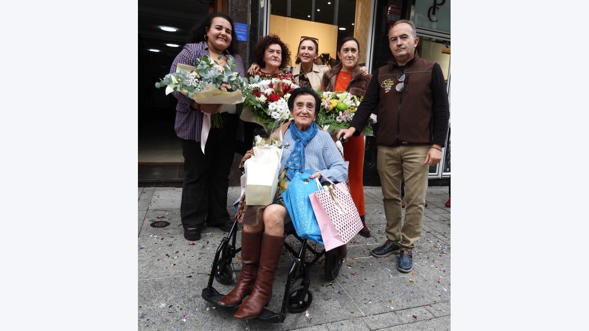 Benita León durante la celebración de su centésimo cumpleaños en Puertollano