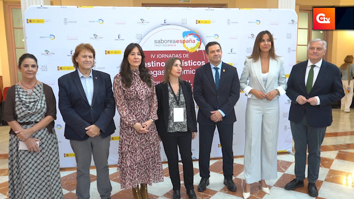 Representantes institucionales durante las IV Jornadas de Destinos Enogastronómicos de Saborea España celebradas en Ciudad Real Representantes institucionales durante las IV Jornadas de Destinos Enogastronómicos de Saborea España celebradas en Ciudad Real
