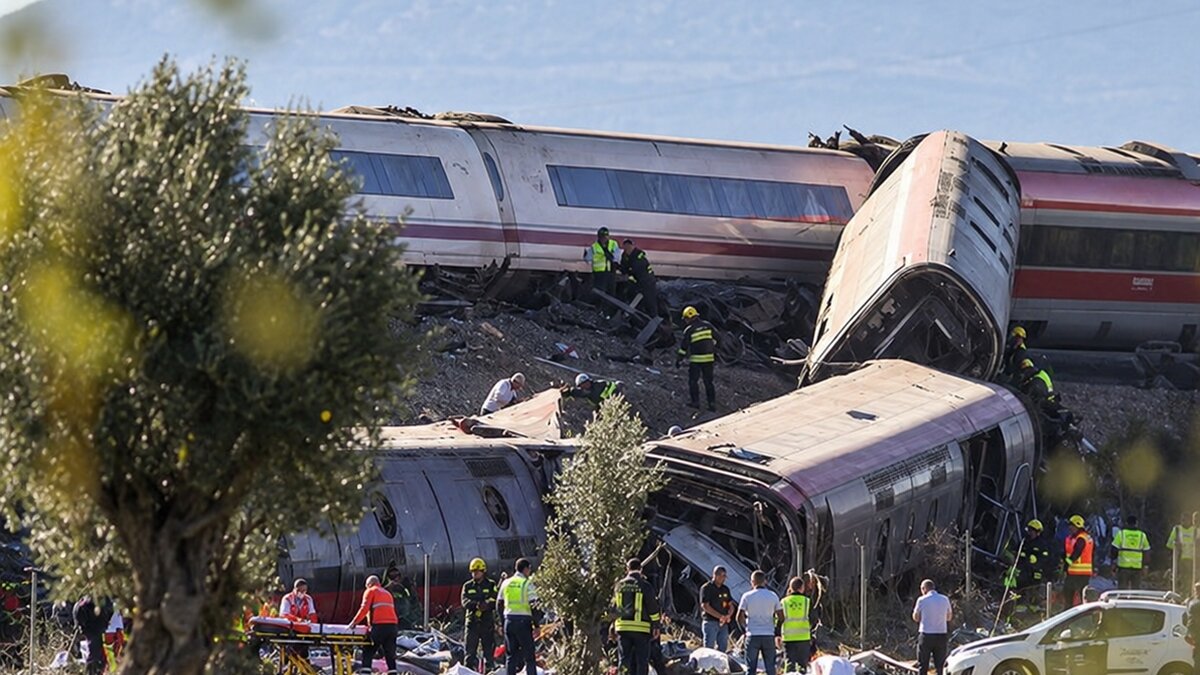 Rescate tras descarrilamiento ferroviario