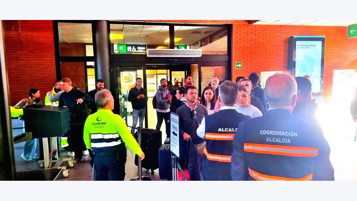 Servicio de transporte alternativo para viajeros afectados en Puertollano tras el accidente ferroviario