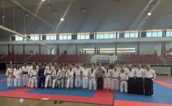Participantes en el Polideportivo Antonio Rivilla celebran el récord Guinness de 25 horas seguidas de artes marciales en Puertollano