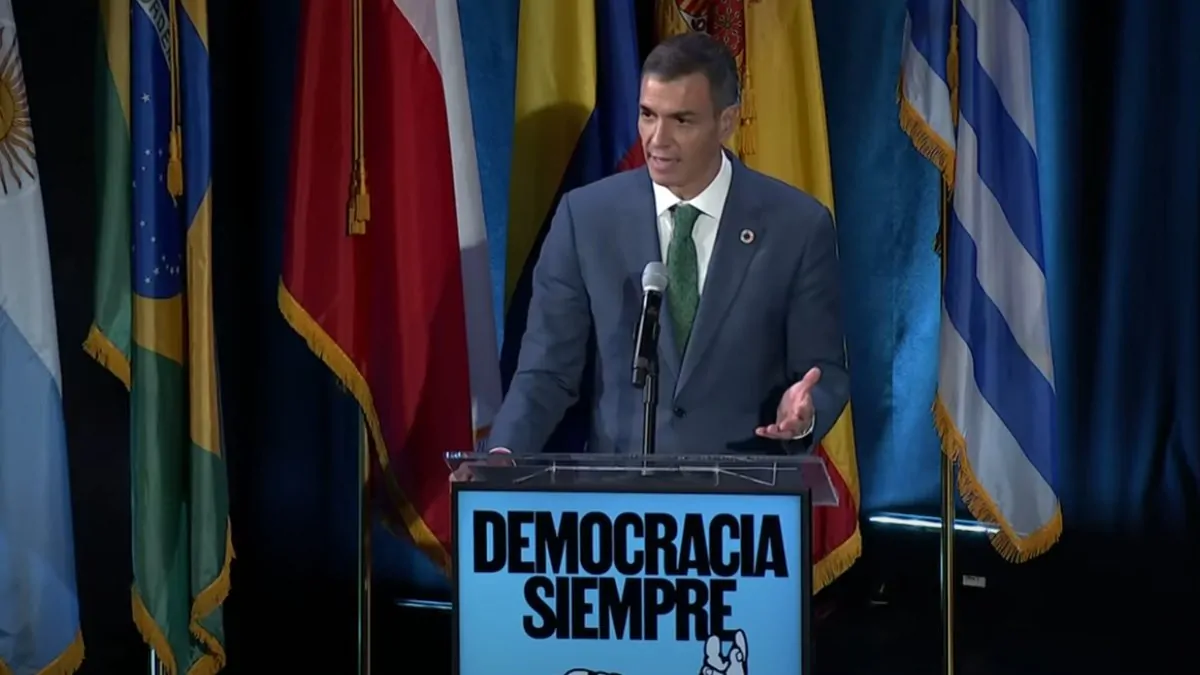 pedro sanchez interviniendo en la onu en homenaje a jose mujica durante la asamblea general